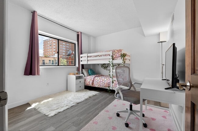 Building Photo - 318 38th St