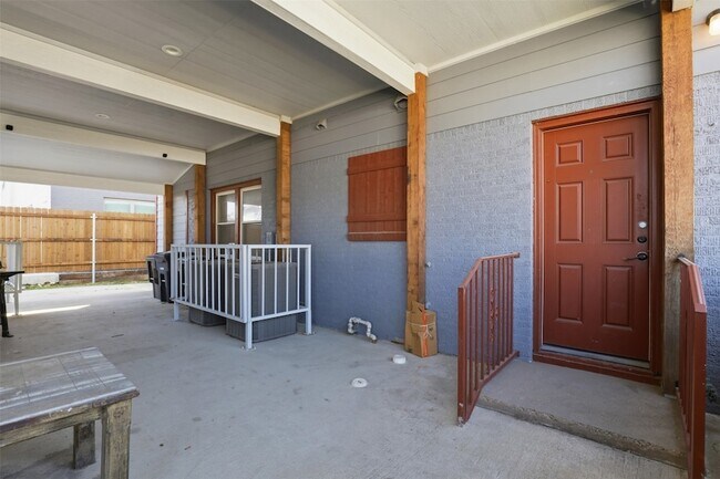 Building Photo - 3201 McCart Ave