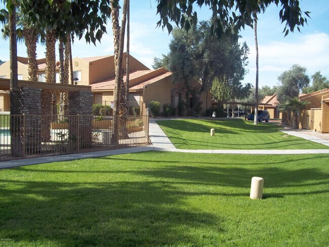 Building Photo - 2 Bedroom Condo in Great South Phoenix Location!