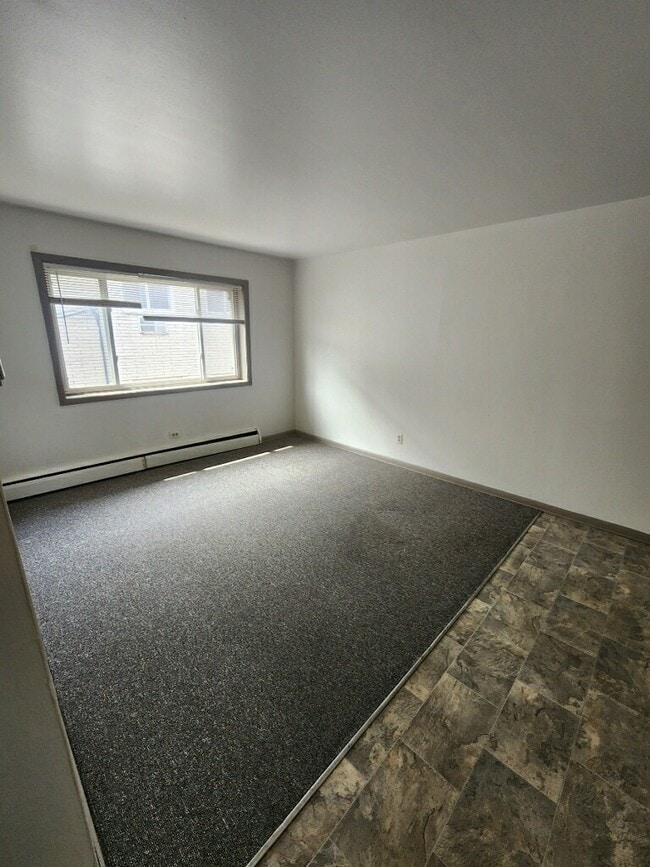 Building Photo - 6521