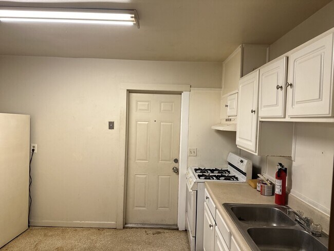 Building Photo - Duplex at NE 17th