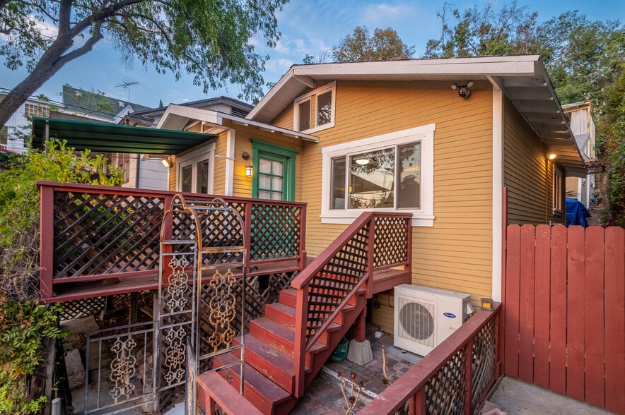 Building Photo - 1522 Sanborn Ave