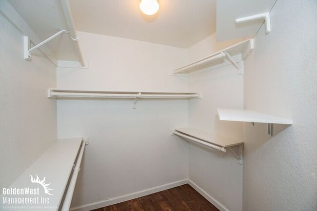 Building Photo - Newly Renovated 3Bdm 2Ba Condo Conveniently Located