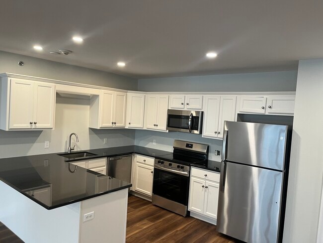 Building Photo - 94 Danbury Rd