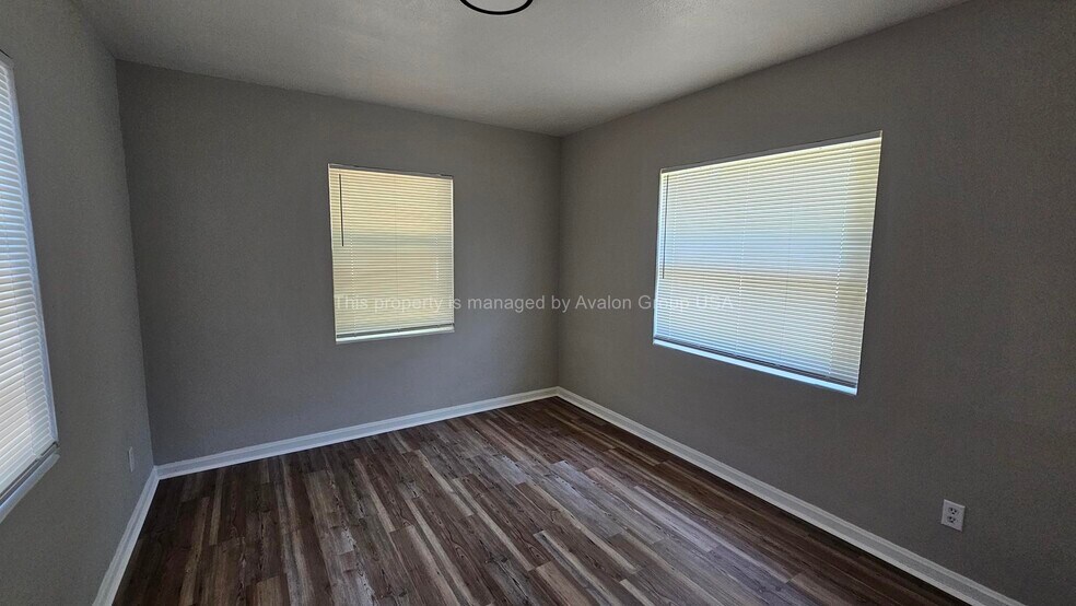 Building Photo - 5474 N River Rd