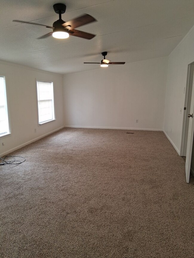 Building Photo - Charming 4BR Home in Cave Springs