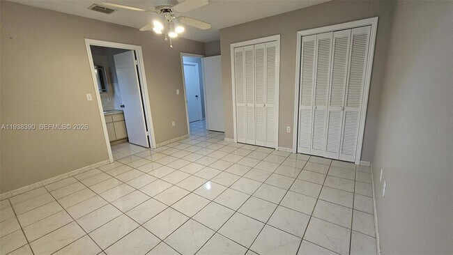 Building Photo - 2912 SW 38th Ct