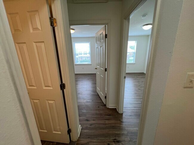 Building Photo - 3514 E Richmond Rd