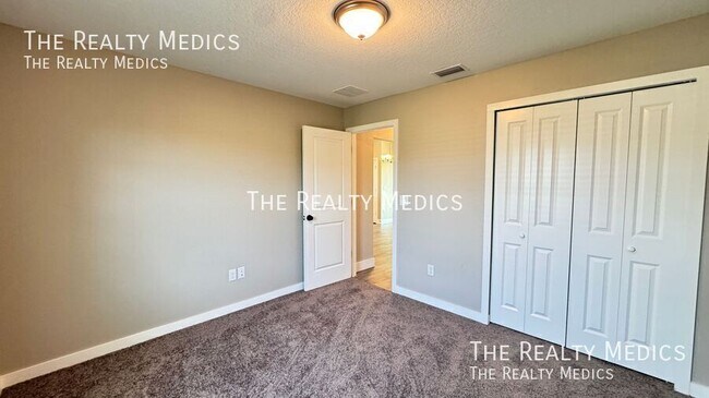 Building Photo - 8833 Hampshire Dr