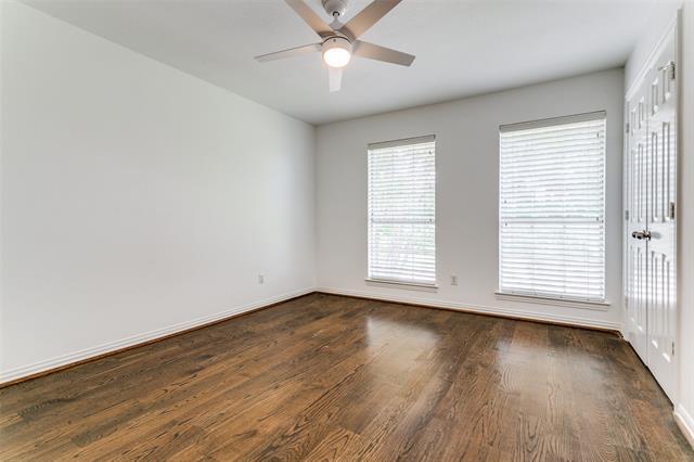 Building Photo - 900 Meadow Ln