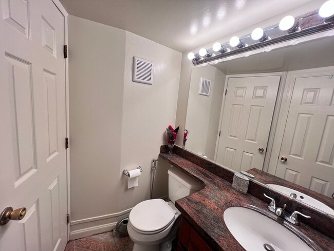 Building Photo - $1,000 OFF FIRST MONTH'S RENT!!!! Cozy 3 BD/2 BATH Single Family Home With 2 Floors Located in Al...