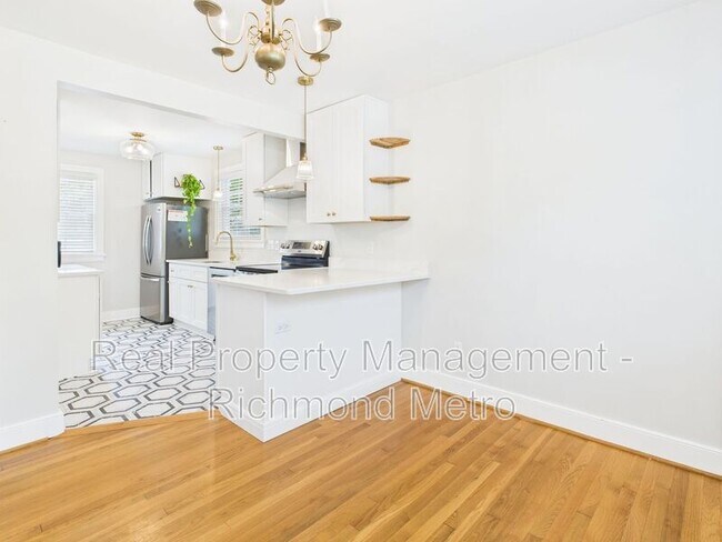 Building Photo - 1101 Normandy Dr