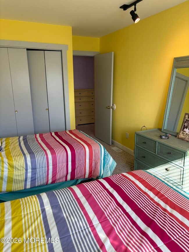 Building Photo - 506 S Bayview Ave