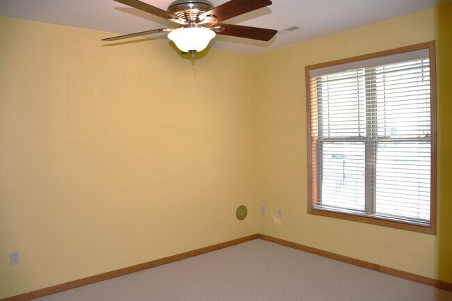 Building Photo - 13360 Fond du Lac Ave