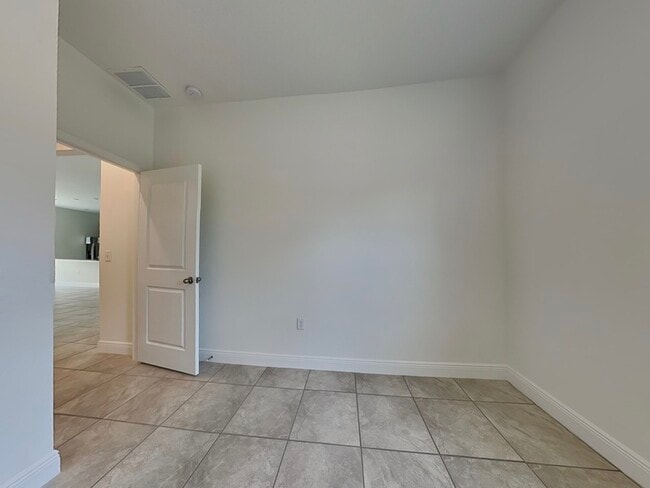 Building Photo - 560 Marion Oaks Blvd
