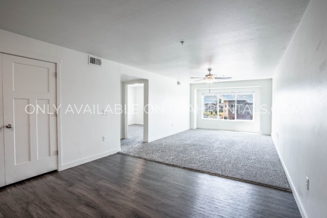 Building Photo - 722 E 500 S