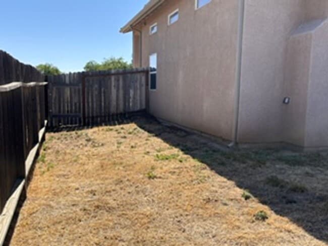 Building Photo - Charming 2-Story Home in a Convenient Tehachapi Location
