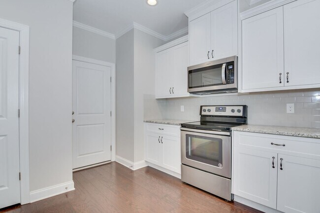 Building Photo - 983 Glenhaven Dr