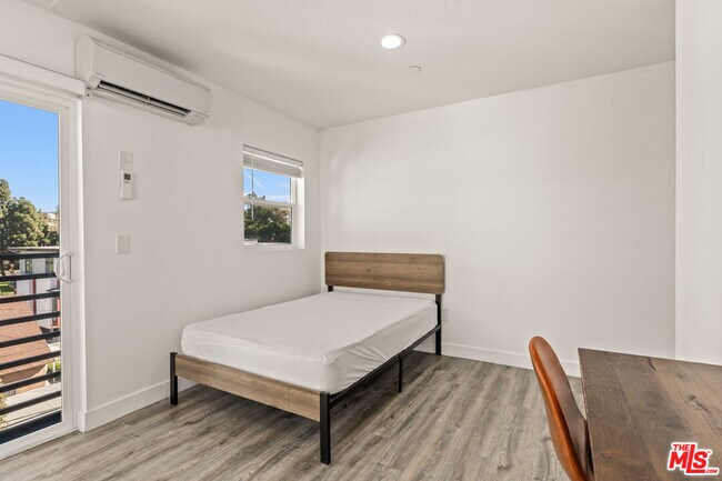 Building Photo - 1147 W 37th St