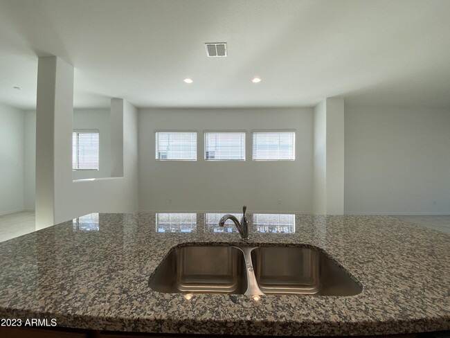 Building Photo - 442 W Golden Aspen Dr