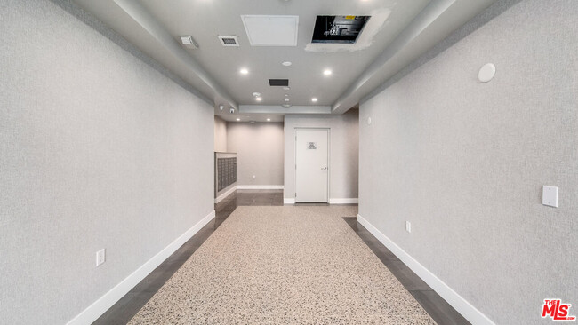 Building Photo - 927 Fedora St