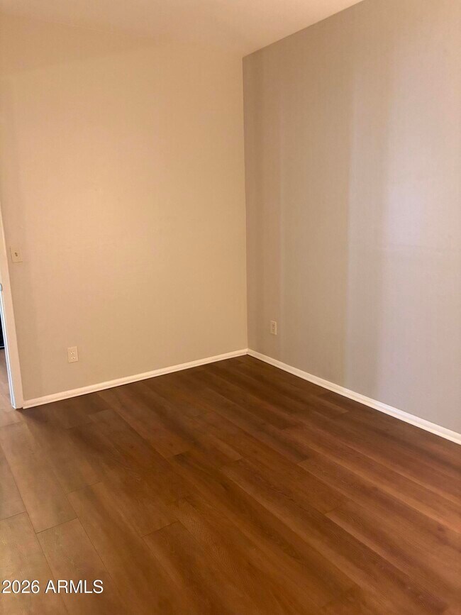 Building Photo - 930 N Mesa Dr