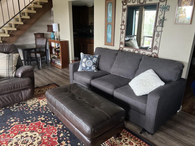 Building Photo - 647 Fiesta Ln