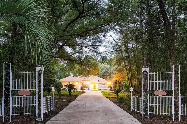 Building Photo - 9939 SW 203rd Cir