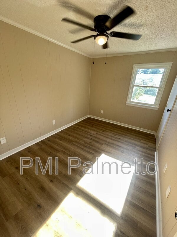 Building Photo - 4716 Palm Tree Ln