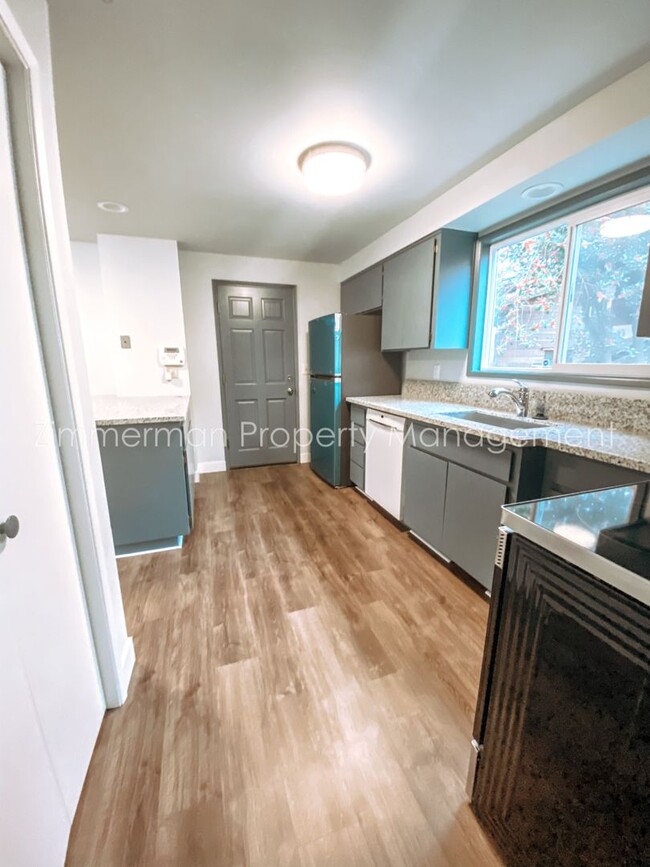 Building Photo - Wonderfully Updated 3-bedroom 1.5-bath Hom...