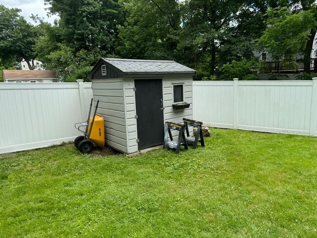 Building Photo - Modern 3 Bedroom Single Family - Available...