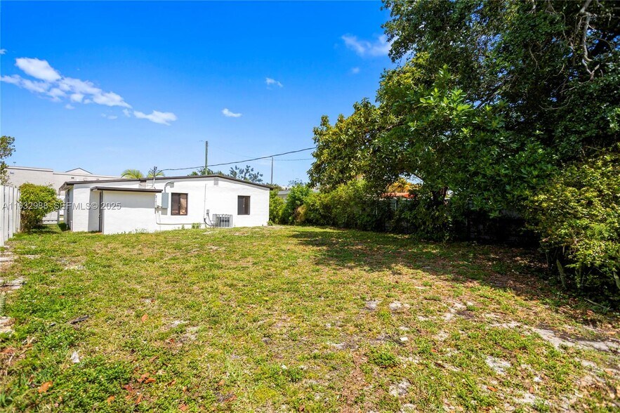 Building Photo - 1640 NE 183rd St