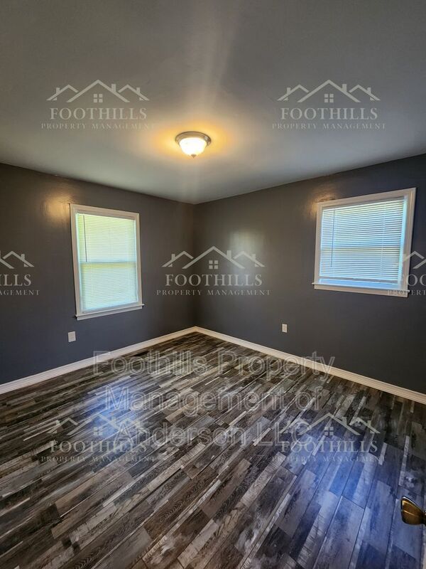 Building Photo - 211 Brady Cir