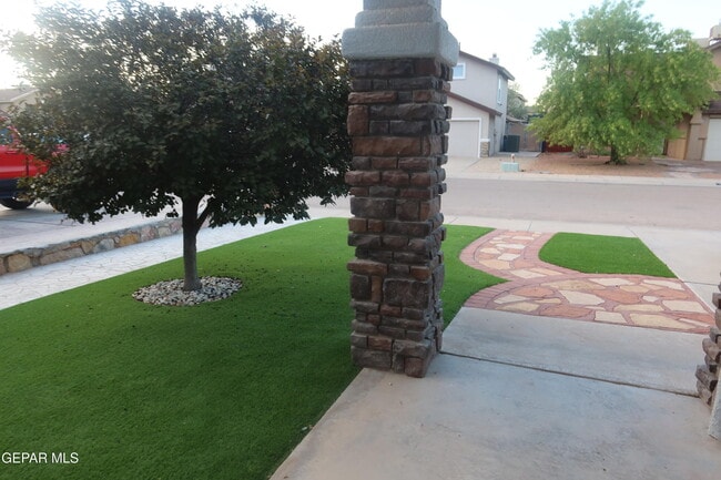 Building Photo - 12520 Twin Leaf Dr