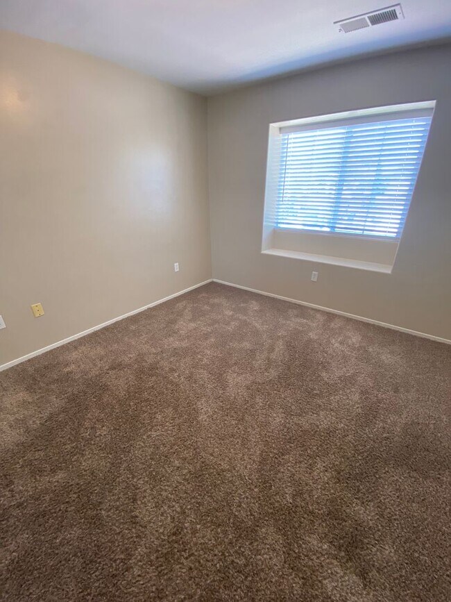 Building Photo - 11115 Cactus Valley Dr