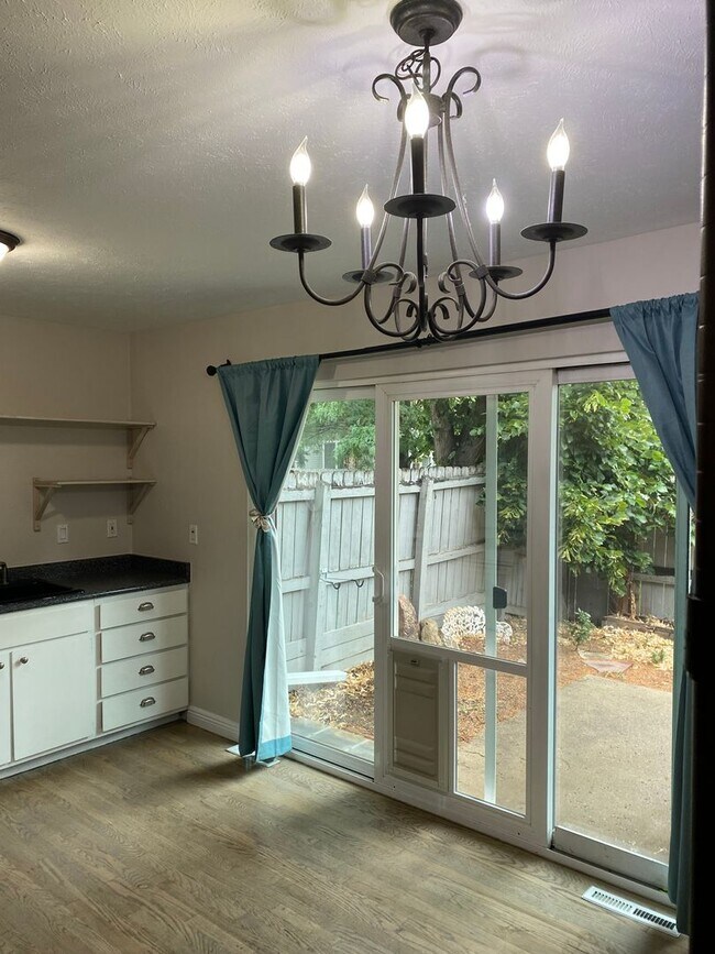 Building Photo - Charming North Boulder 3 Bedroom Townhouse