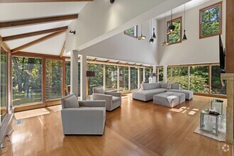 Building Photo - 386 Taconic Rd
