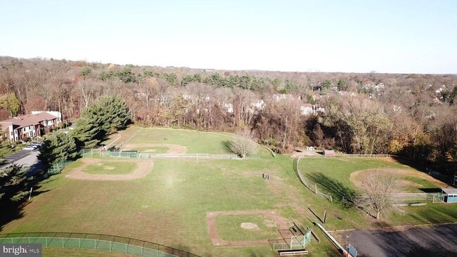 Building Photo - 5200 Hilltop Dr