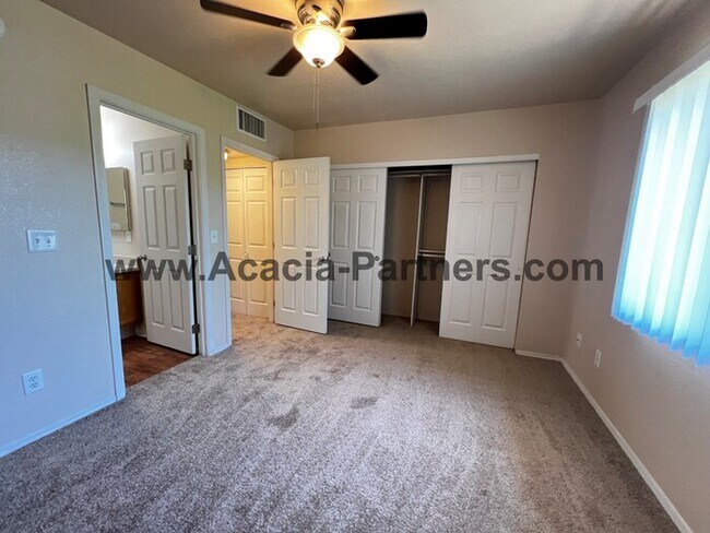 Building Photo - **Gated!!**Two Bedroom Townhome
