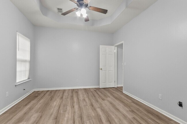 Building Photo - Nice 3 Bed 2 bath Home Available! Schedule...