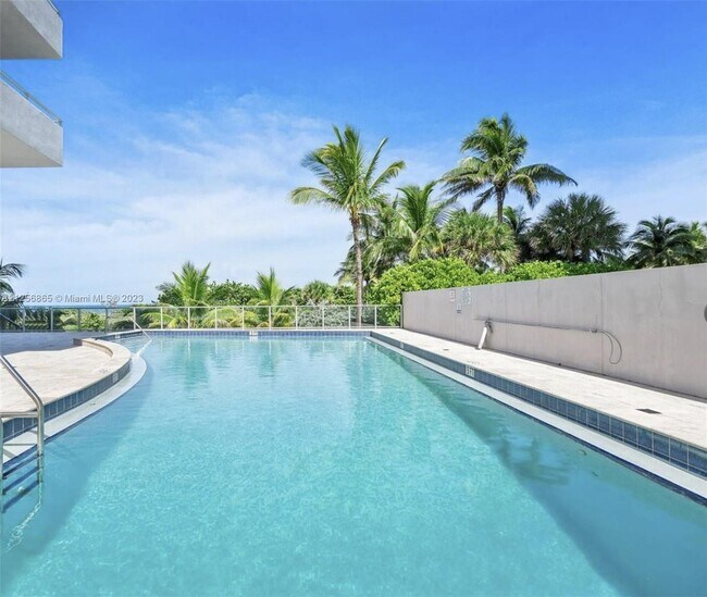 Building Photo - 9225 Collins Ave