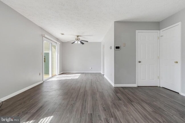 Building Photo - 3036 New Oak Ln