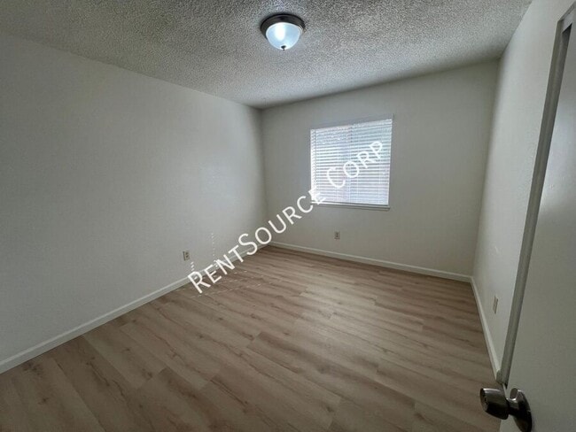 Building Photo - 841 Chateau Way