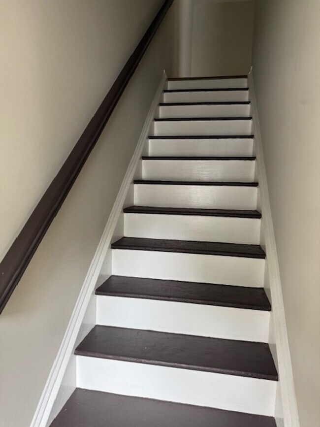 Building Photo - Available Now! MUST SEE!