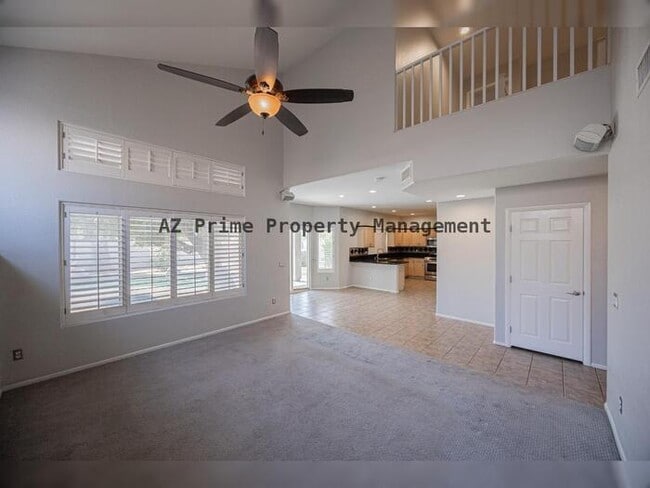 Building Photo - 873 W Tremaine Ave