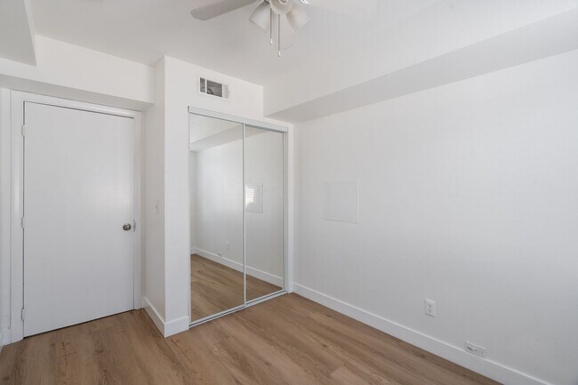 Building Photo - Private pool with canyon views!