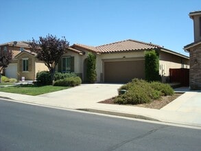 Building Photo - 38539 Divot Dr