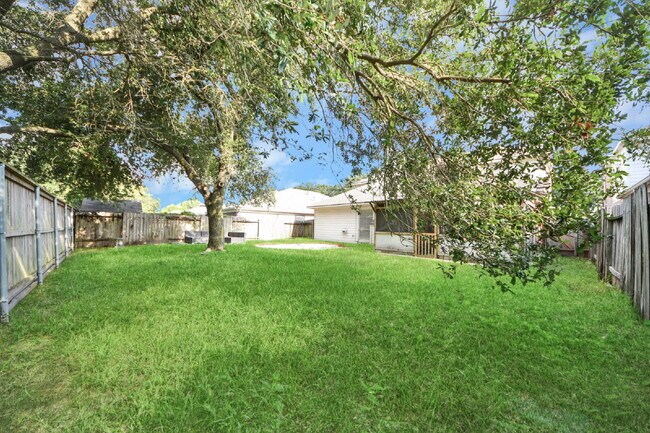 Building Photo - Spacious 4-Bedroom Home with Private Office & Room for Everyone!