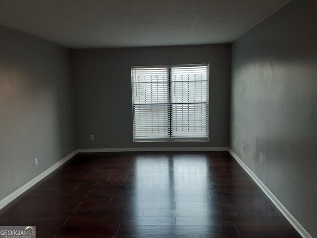 Building Photo - 170 Governors Dr