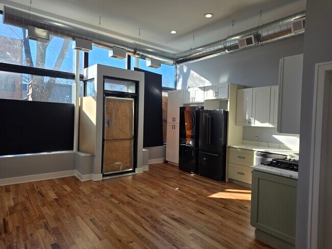 Building Photo - 831 S Western Ave